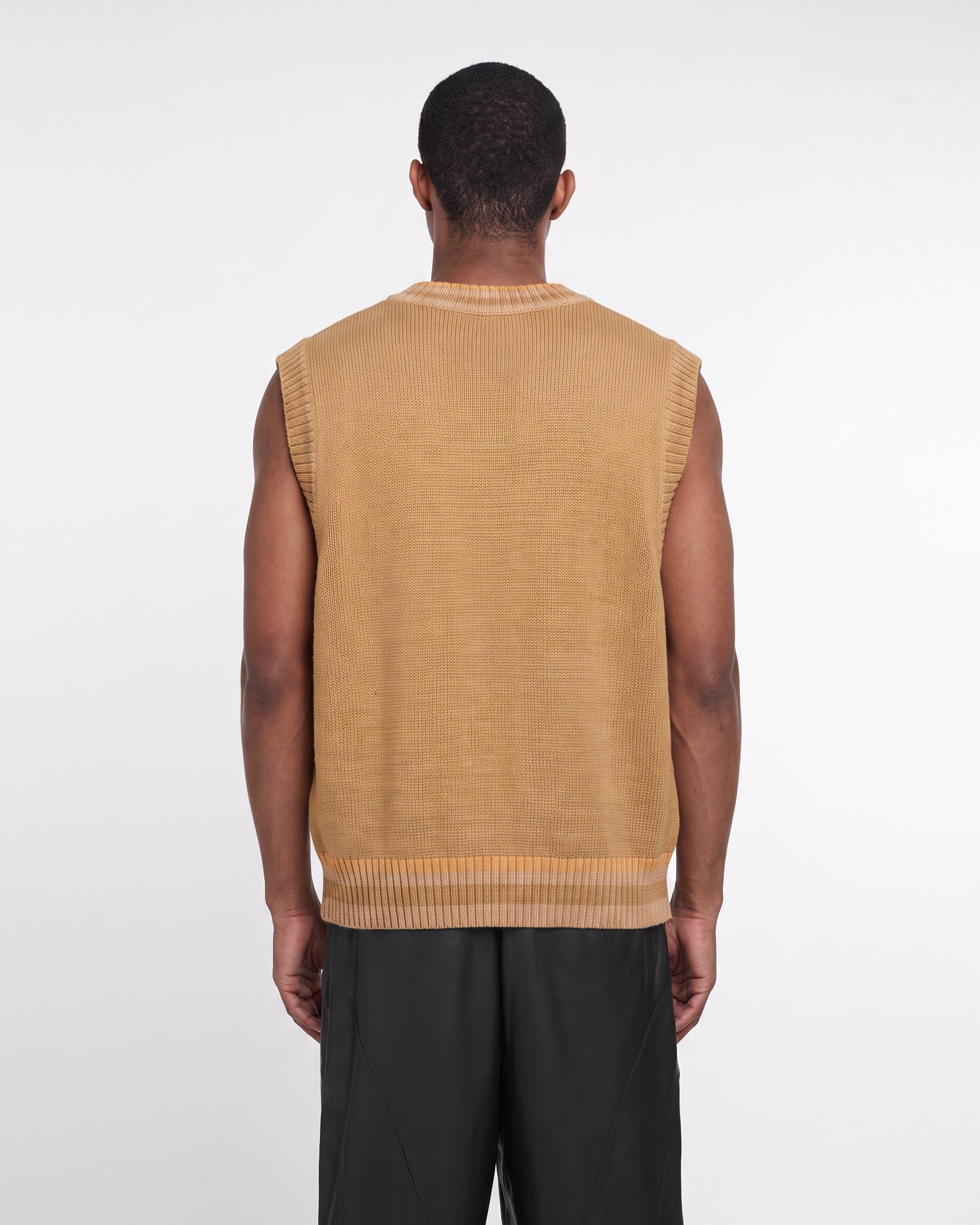 Knitted Sweater Vest (Lucuma / Camel)