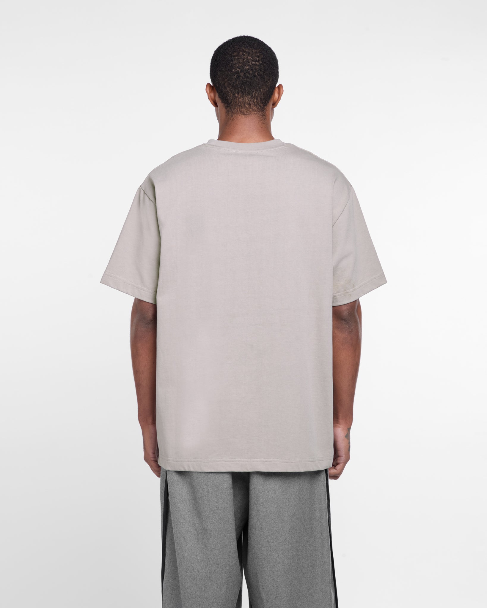 Ceci N'est Pas Une Marque Buttons Tee Shirt (Grey)